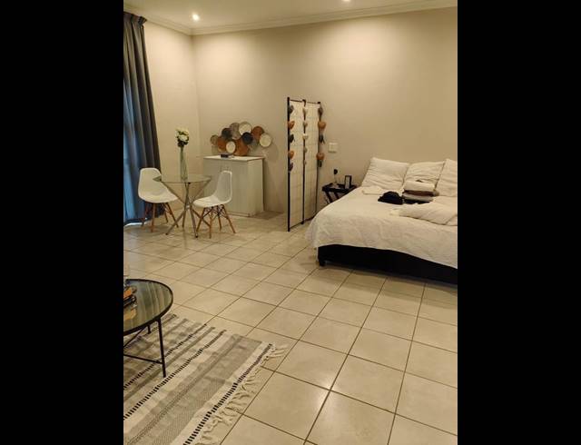 1 BEDROOM PROPERTY TO RENT IN OATLANDS NORTH